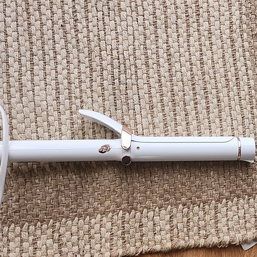 T3 curling Iron.